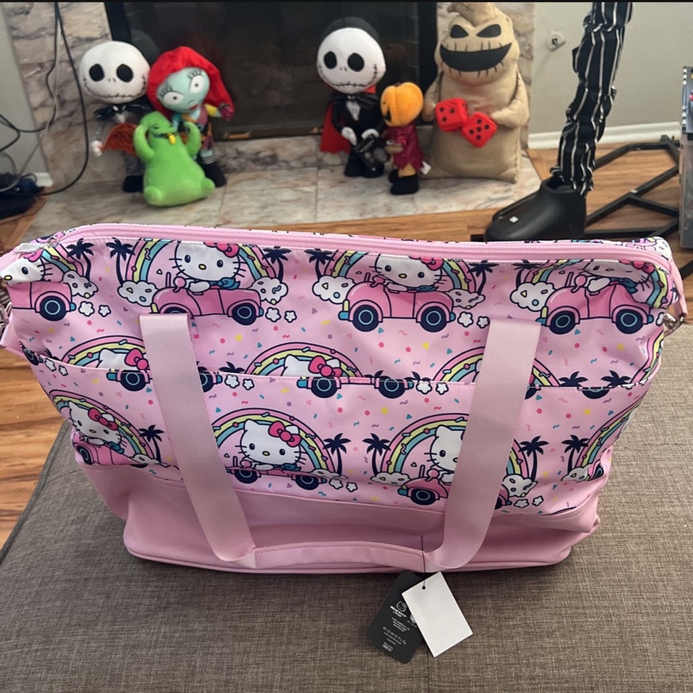💕Hello Kitty Duffle Bag FREE pillow💕